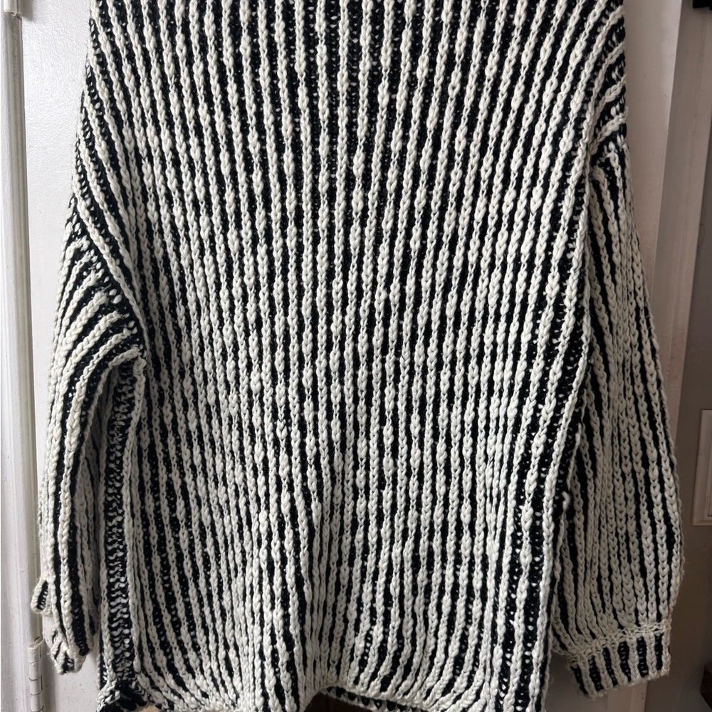POL Black and White Chunky Knit Sweater